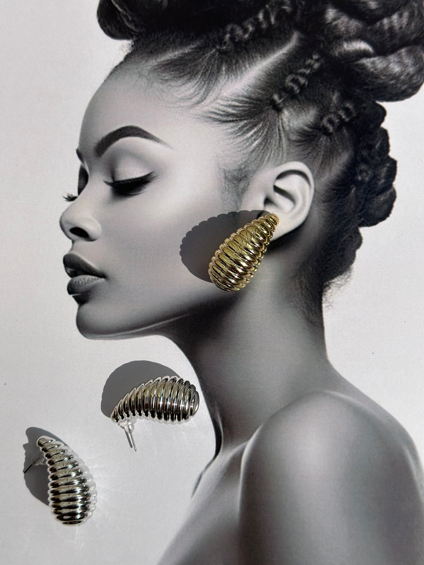 Tear Drop Patterned Stud
