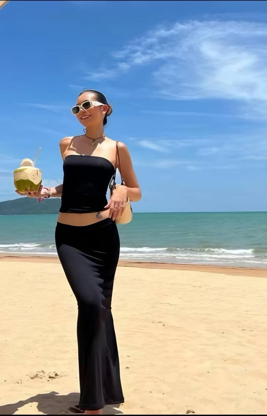 Hot Black Beach Look
