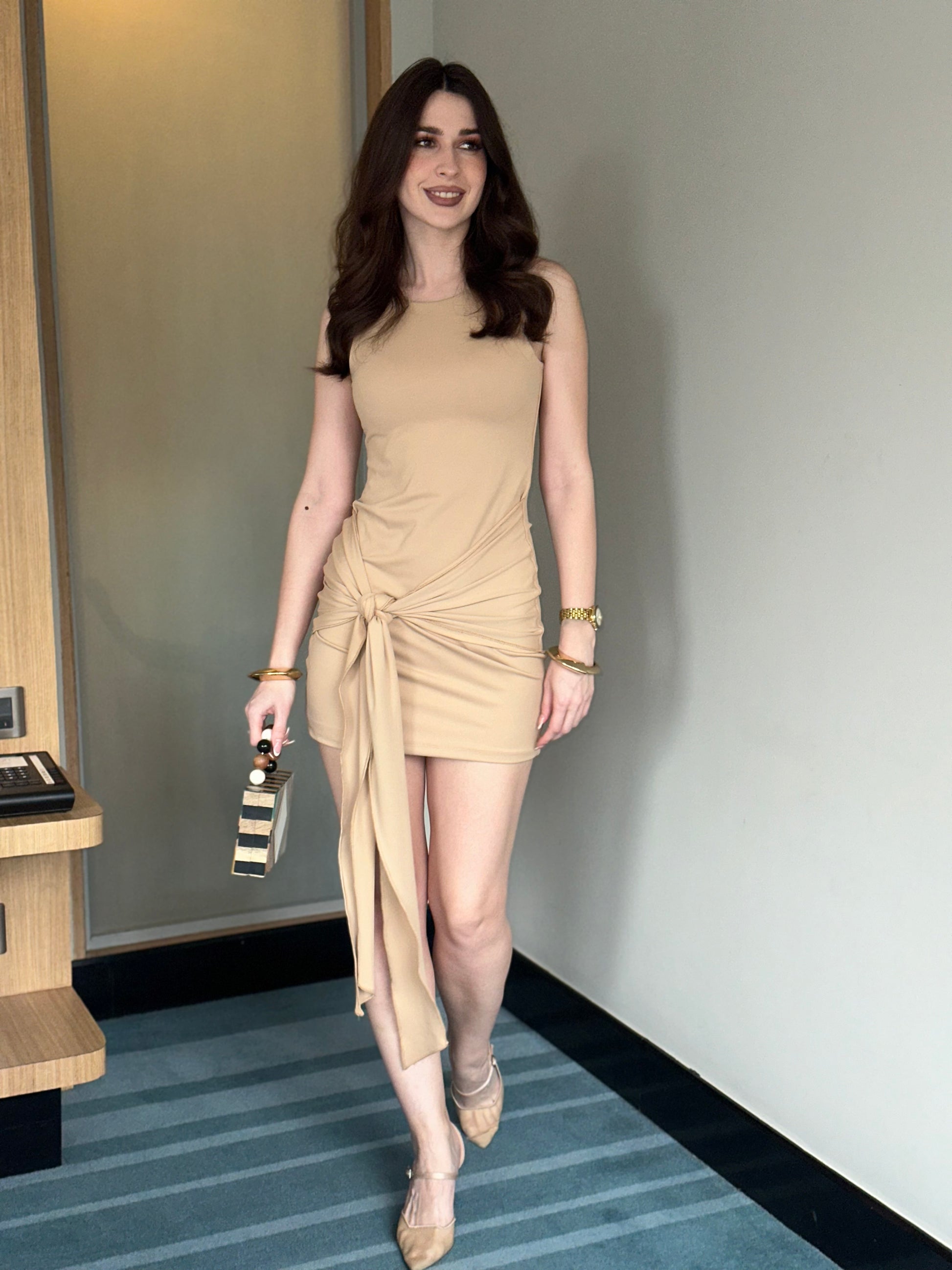 body hugging short dress Body-hugging short dress with belted collar