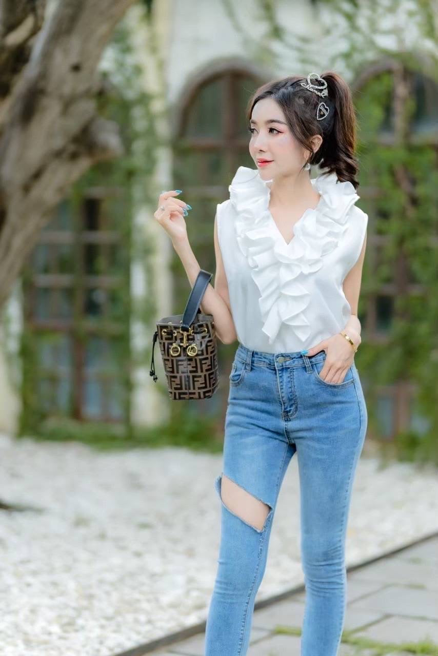 StyleAsh Flower Collar Sleeveless Shirt