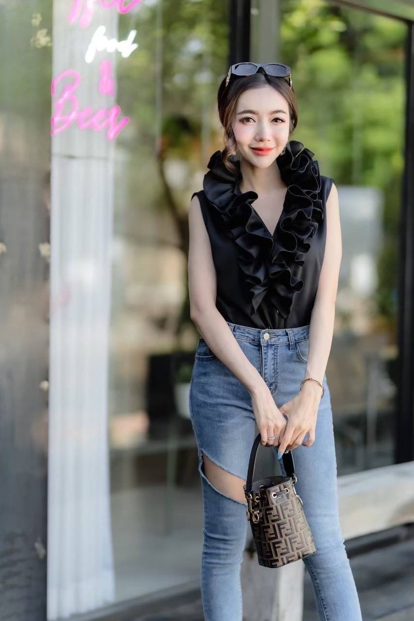 StyleAsh Flower Collar Sleeveless Shirt